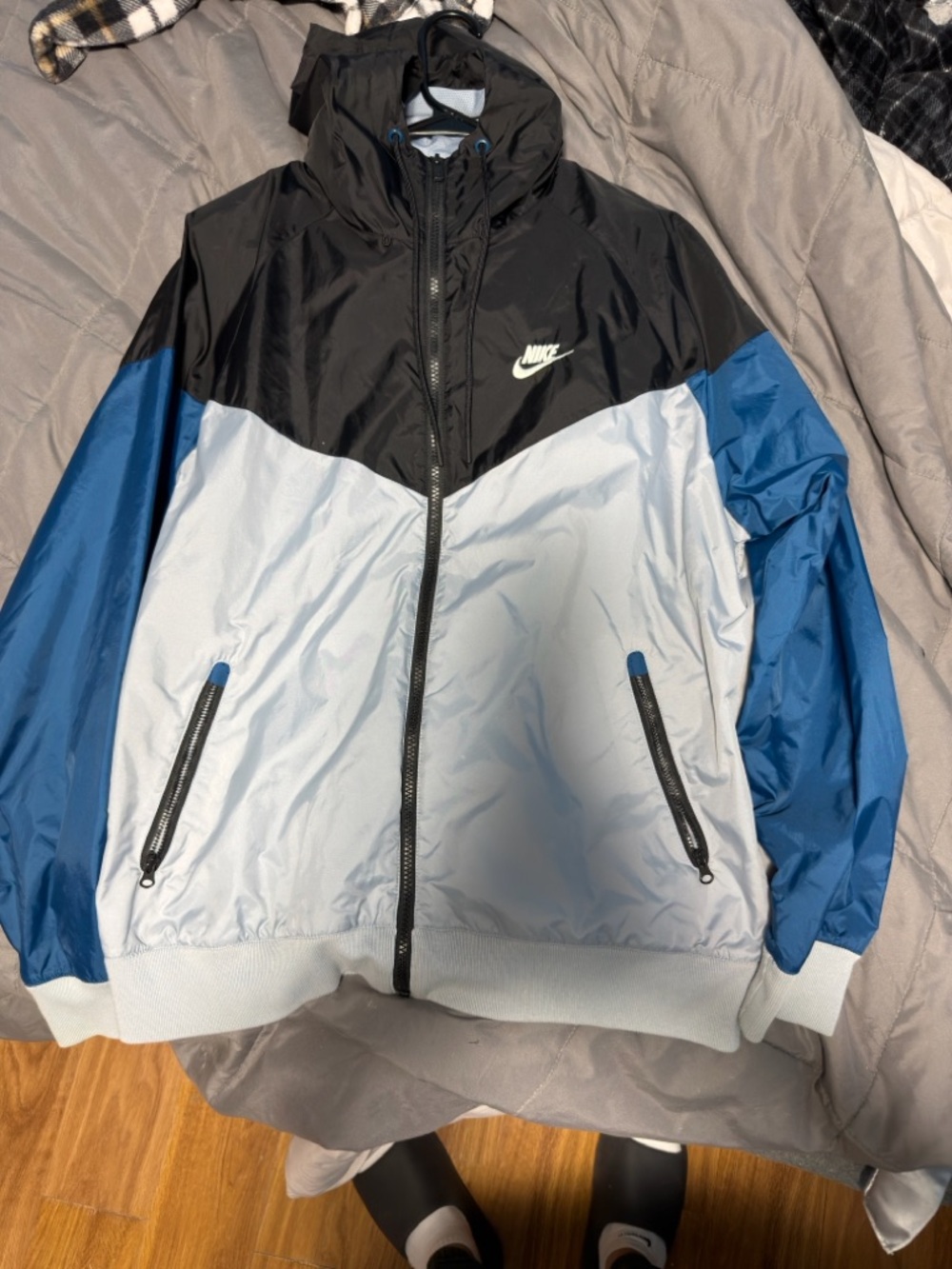 Nike Men’s Black/Light Gray/Blue Colorblock Windbreaker Jacket